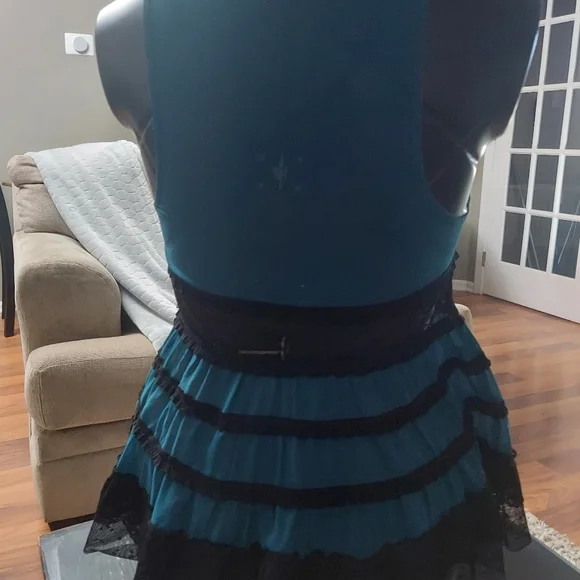 Moda International VS Women's dress top - Picture 2 of 4